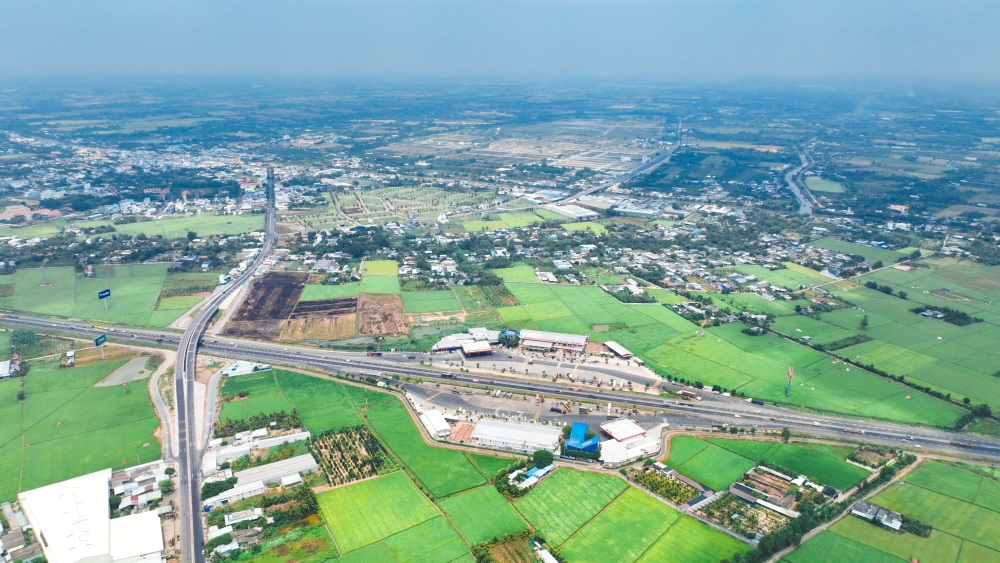 Vị trí đặt nút giao cao tốc TP.HCM - Trung Lương vào ĐT 818.