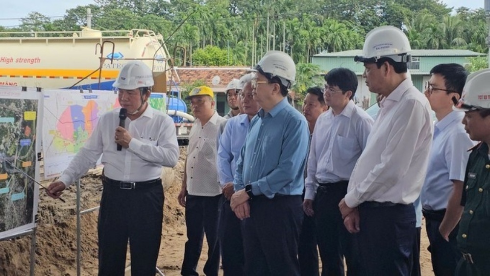 Đoàn kiểm tra số 07 do Phó Thủ tướng Chính phủ Mai Văn Chính làm Trưởng đoàn đã đến khảo sát thực tế tại các công trình trọng điểm thuộc dự án Vành đai 3 TP.HCM. (Ảnh: SGGP).