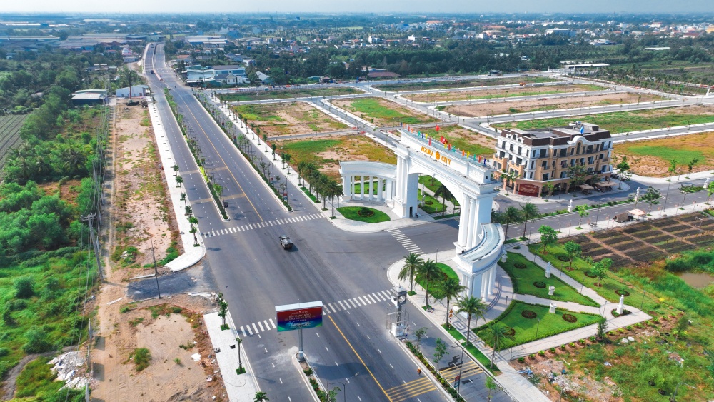 Trục đường huyết mạch DT818 của xã Thủ Thừa, mở rộng 40m toàn tuyến. Hình ảnh: Agora City